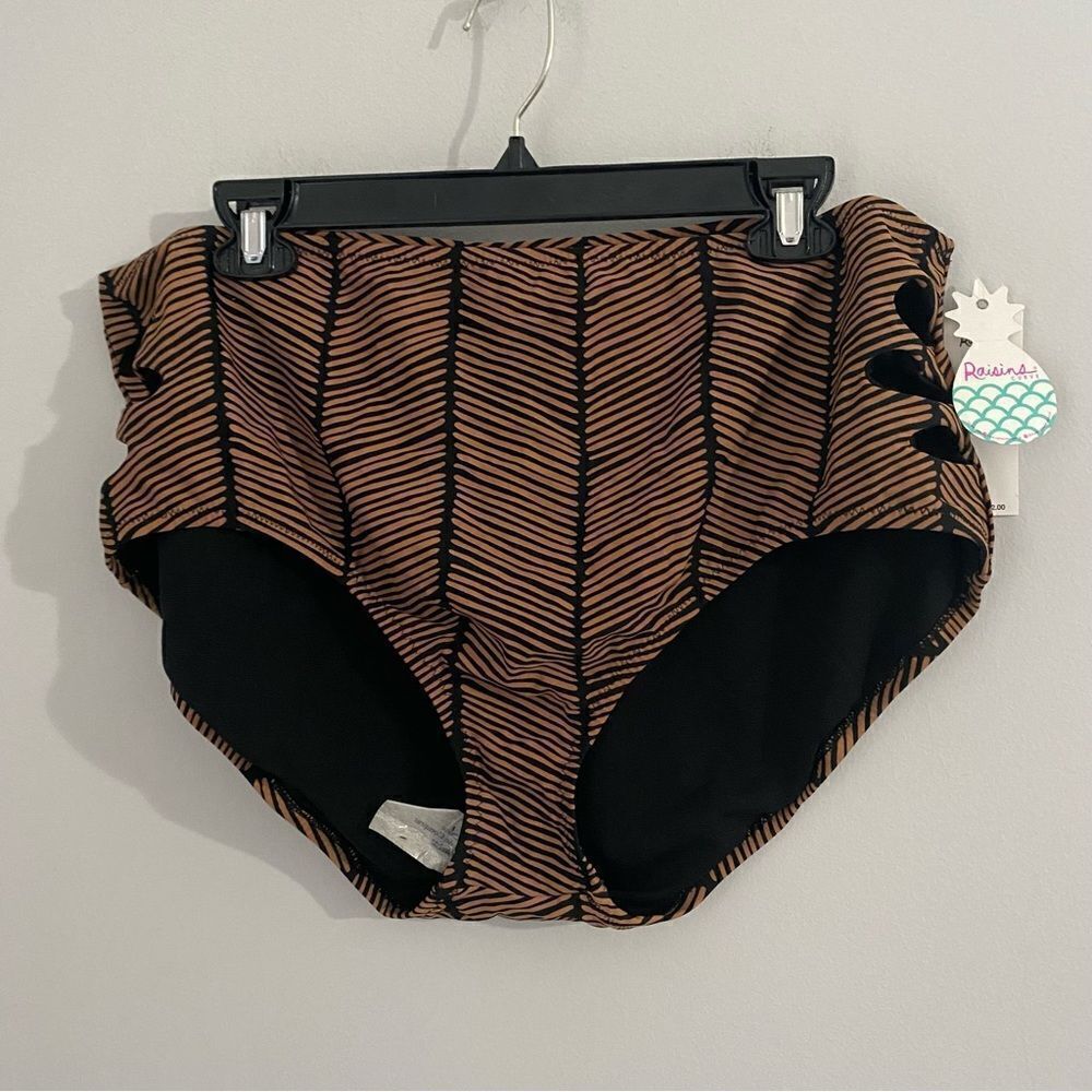 Raisins Curve Plus Size Maharani Printed Cutout Mid-Rise Bikini Bottom 24W - Picture 2 of 4